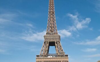 gambar Menara Eiffel di Paris
