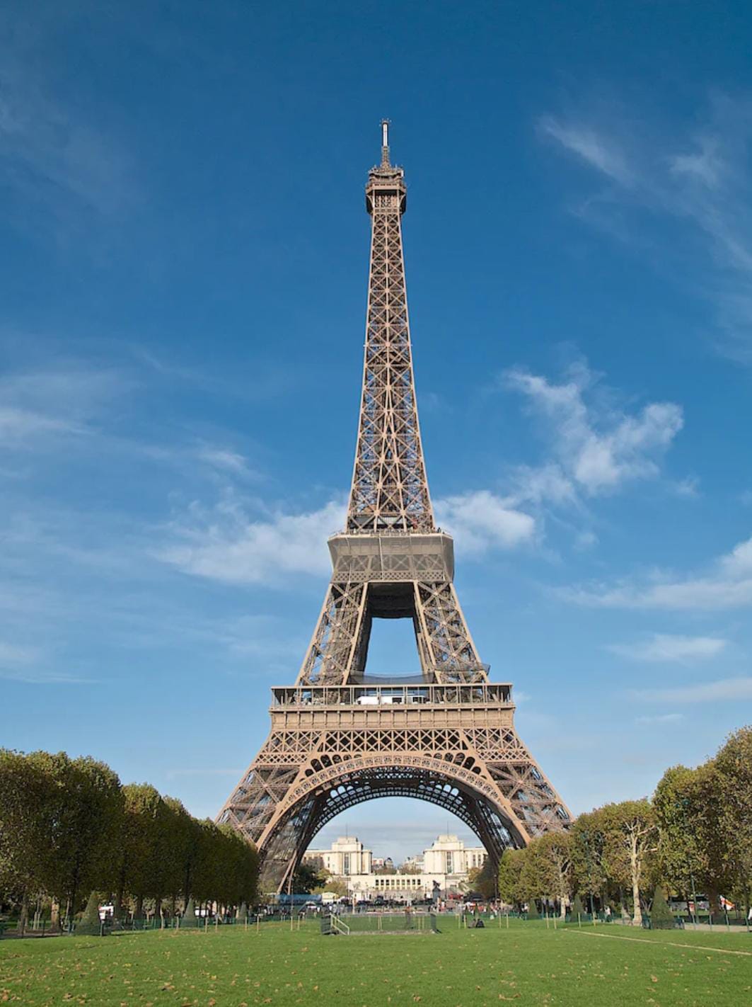 gambar Menara Eiffel di Paris