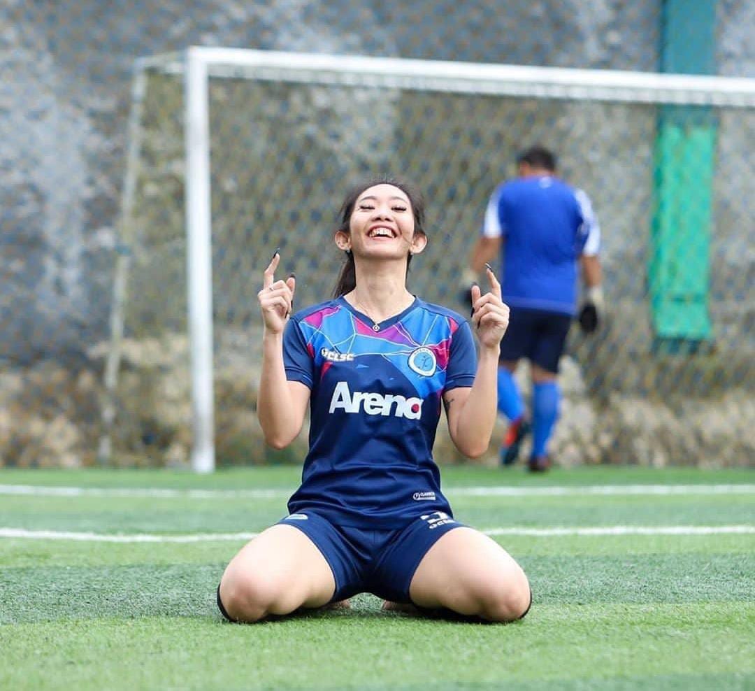 Timnas Putri U17 sedang melakukan latihan di lapangan
