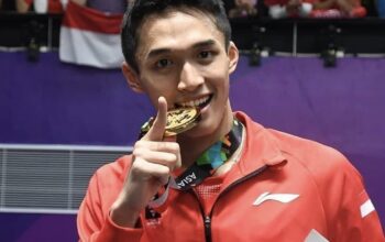 Jonatan Christie mendapatkan mendali, sebagai juara Denmark Open 2025 kategori Super 750