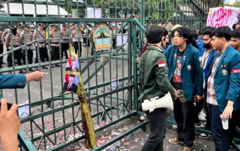 unjuk rasa demo undip semarang