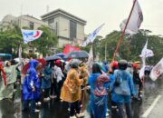 demo menuntut kenaikan UMP