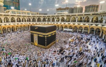 gambar suasana umat muslim melaksanakan ibadah thawaf
