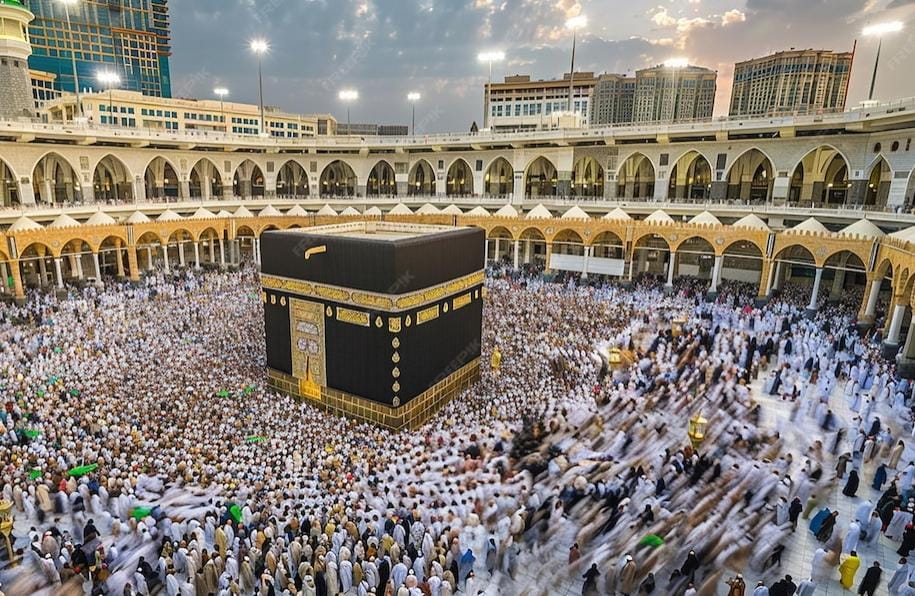 gambar suasana umat muslim melaksanakan ibadah thawaf