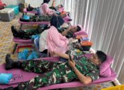 Suasana di saat para anggota TNI melakukan donor darah di Harris Sentraland Semarang. (Harris Sentraland Semarang)