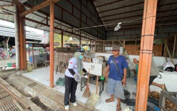 pembersihan pasar rakyat Sidomakmur Blora.