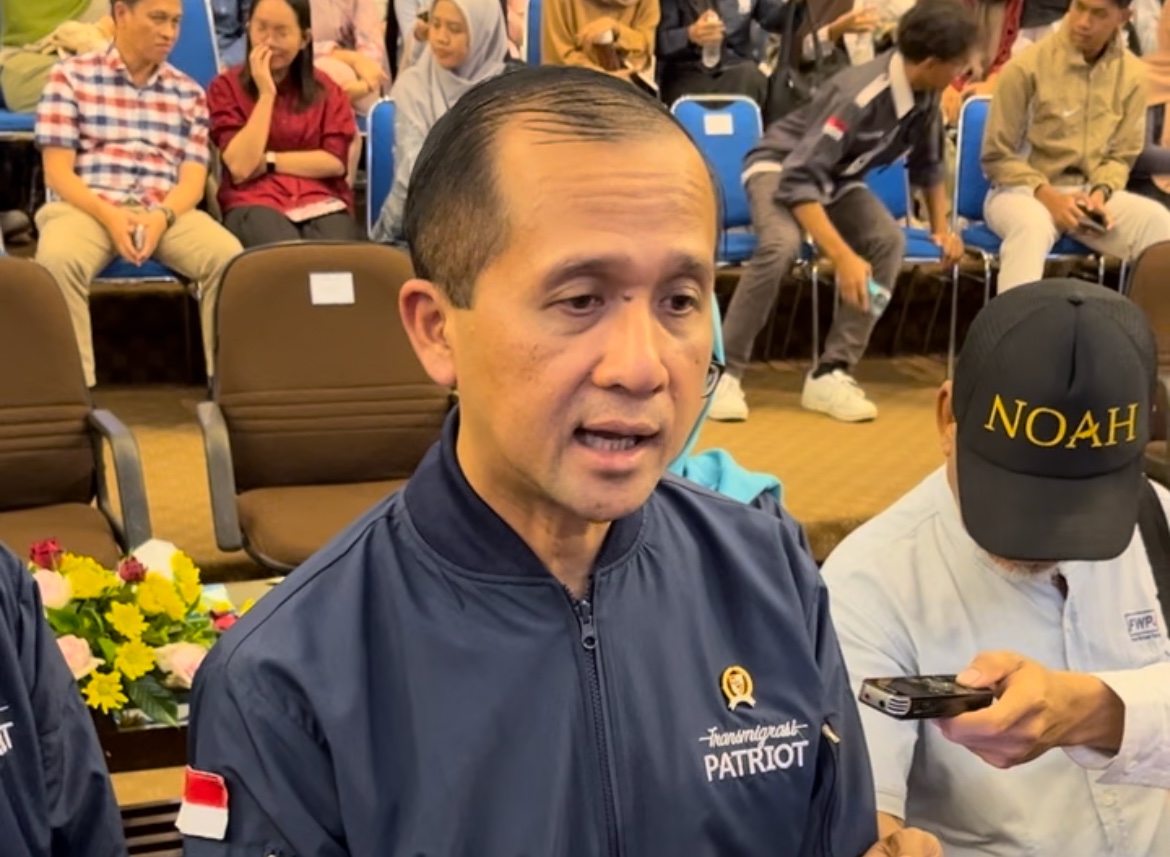 Menteri Transmigrasi Iftitah Sulaiman Suryanagara