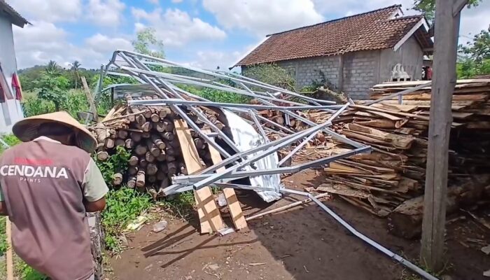 Tersapu Angin Ribut, Atap 20 Rumah Warga Wonorejo Semarang Porak-Poranda