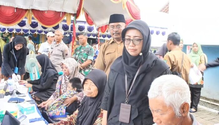 Serbu Poliklinik Desa, Ratusan Warga Kadengan Blora Ikuti Layanan Dokter Spesialis Keliling