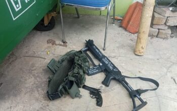 Senjata api yang ditemuka di SMAN 72 Jakarta Utara. (Twitter)