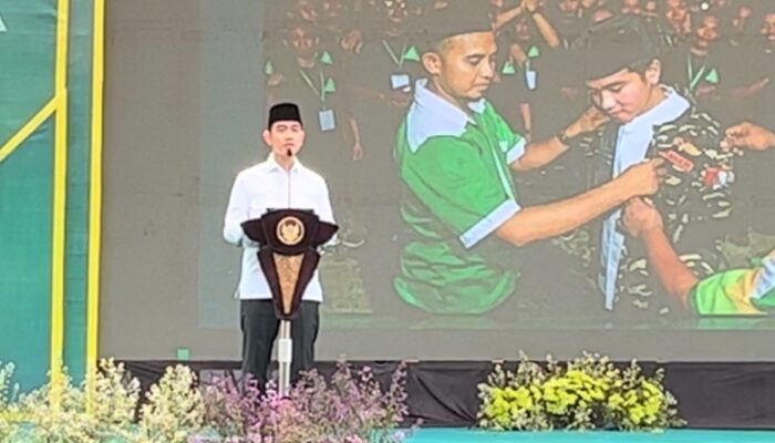 Pamer Foto Kenakan Jaket GP Ansor, Gibran: Kalau Gak Ada Ansor, Image Solo Masih “Begitu”