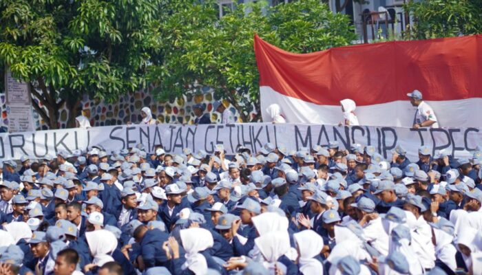 Momentum Hari Guru 2025, Kejutan Siswa SMKN 1 Bancak Semarang Bikin Para Pengajar Terharu