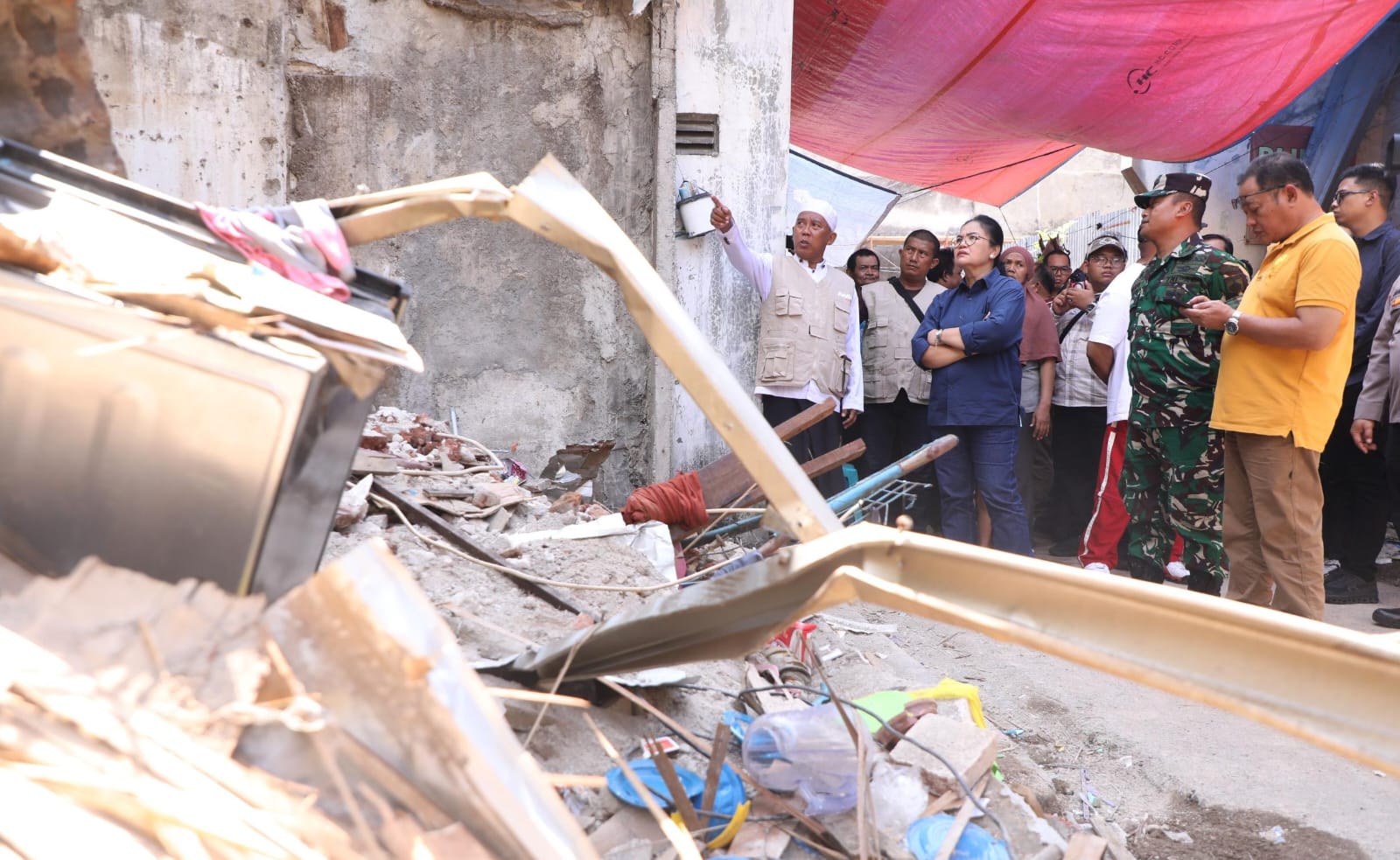 Tinjau Korban Rumah Roboh, Walikota Agustina Pastikan Pendidikan Anak Terjamin