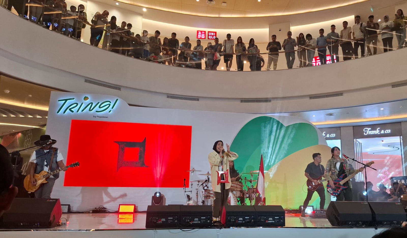 Band Kotak Semarakkan Peluncuran Aplikasi Tring Pegadaian di Queen City Mall Semarang