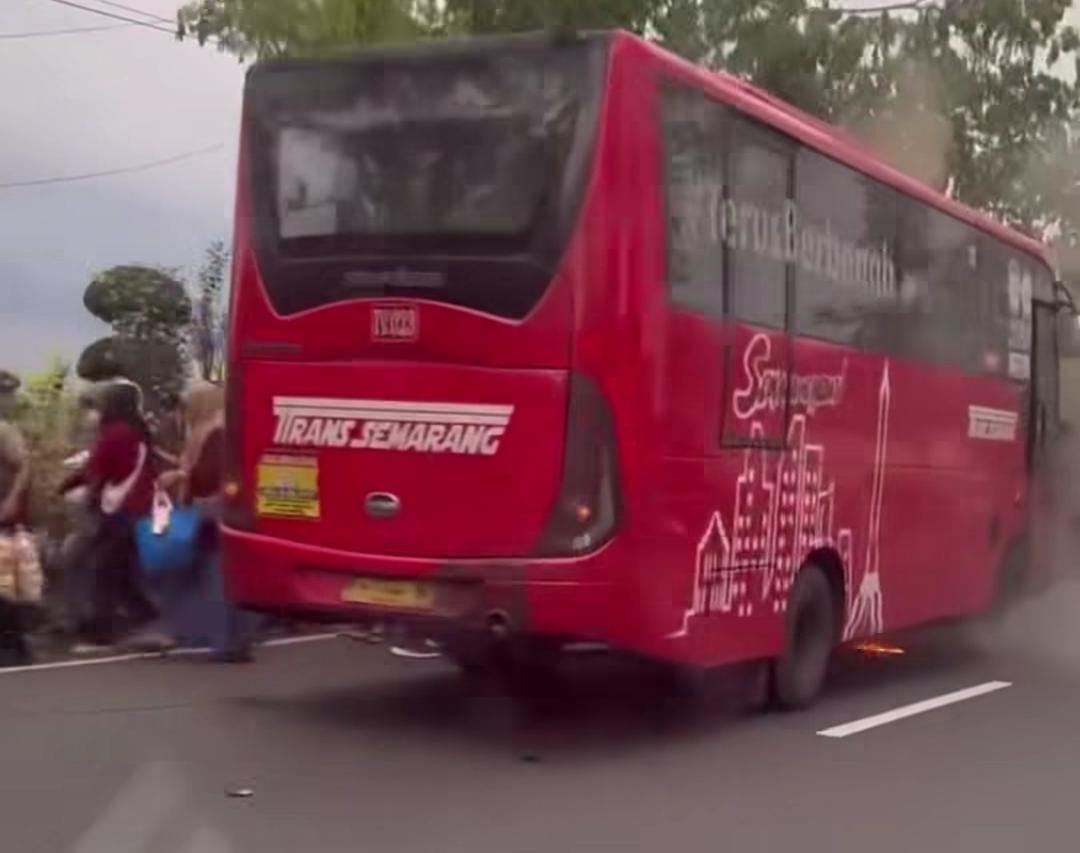 Bus Trans Semarang Terbakar di Tanjakan Silayur Ngaliyan, BLU: Diduga Korsleting Ampere