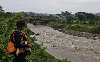 Tragedi di Tengah KKN: Mahasiswa UIN Walisongo Hanyut Saat Bermain di Sungai Jolinggo Kendal, 3 Tewas