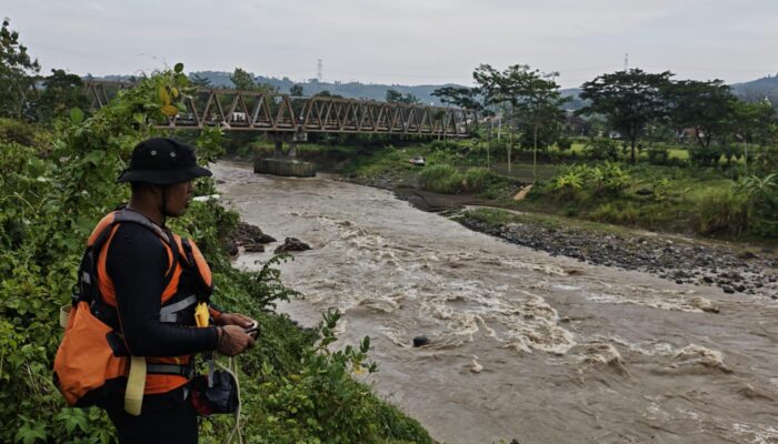 Tragedi di Tengah KKN: Mahasiswa UIN Walisongo Hanyut Saat Bermain di Sungai Jolinggo Kendal, 3 Tewas