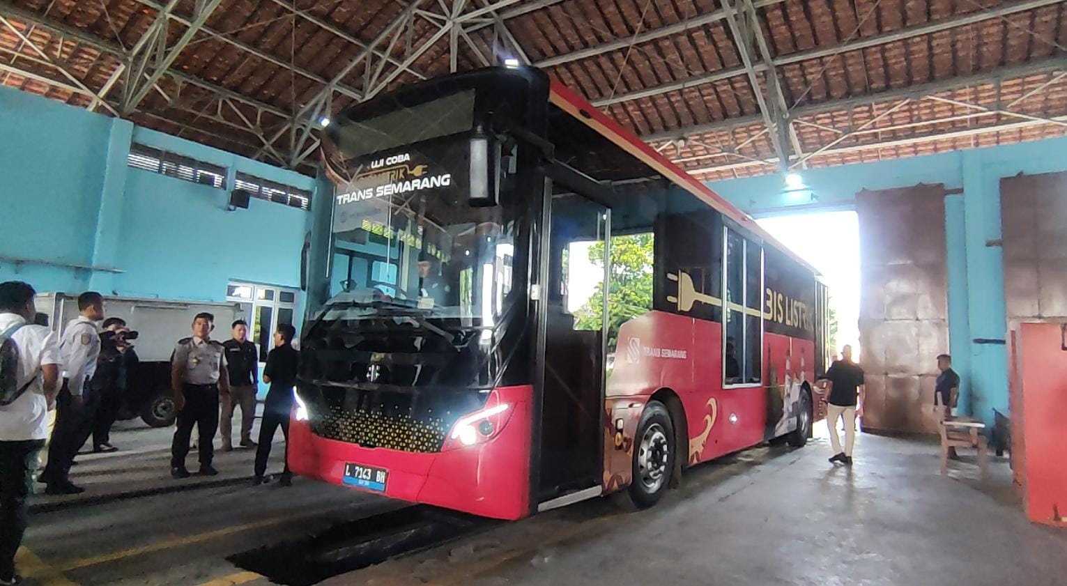 Bus Listrik Trans Semarang Mulai Uji Coba, Warga Bisa Naik Gratis!