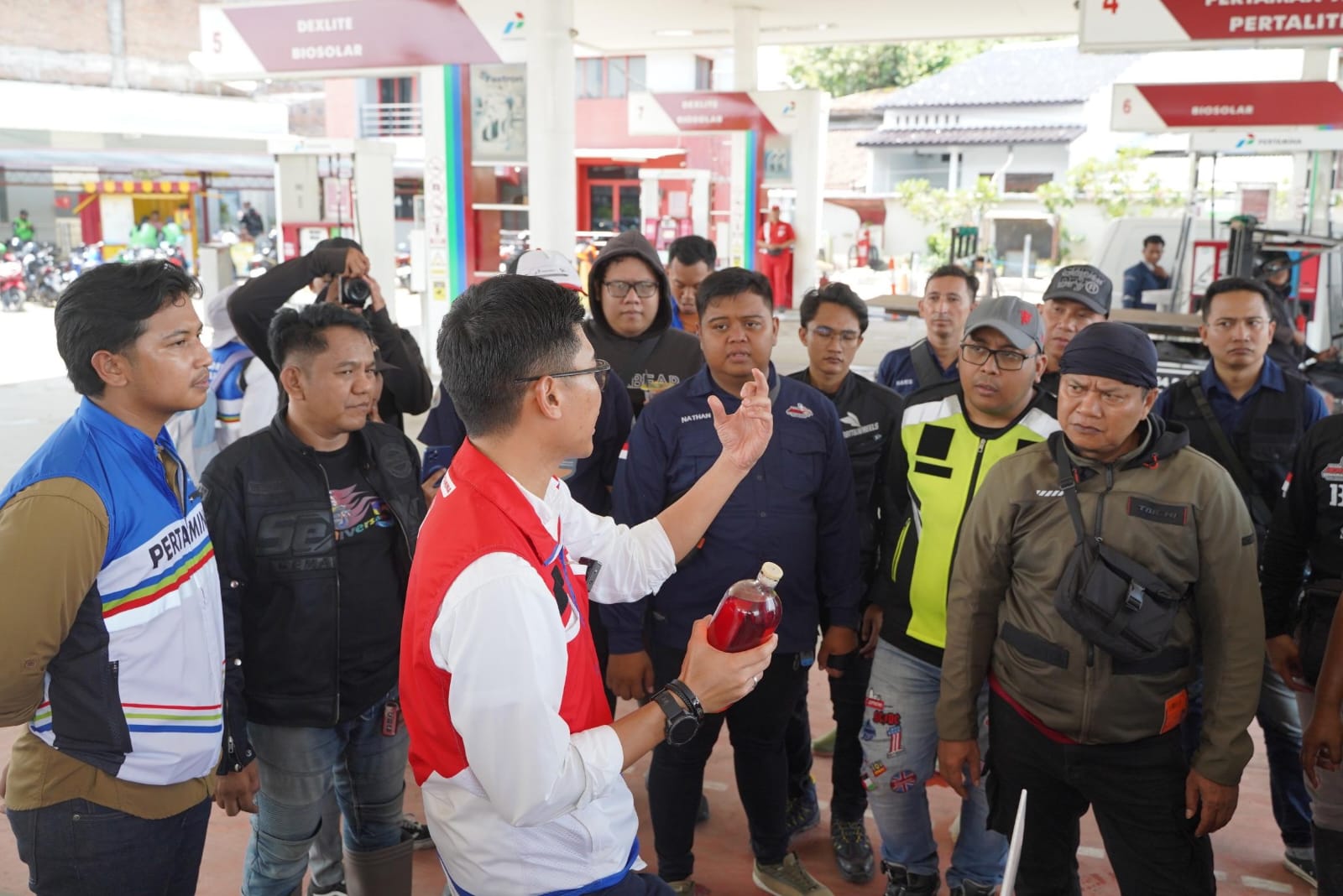 Komunitas Motor Semarang Ikut Cek SPBU Terdampak Banjir dan Rasakan Pertamax Green
