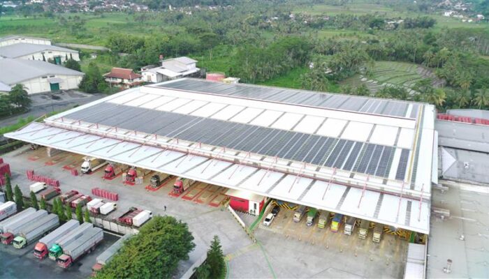CCEP Indonesia Resmikan PLTS Atap 1,2 MWp di Semarang, Dorong Transisi Energi Nasional