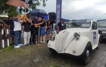 Dari Topolino 1937 hingga Pontiac, Ratusan Mobil Kuno 'Mejeng' di HUT PPMKI ke-46 di Semarang