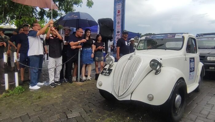 Dari Topolino 1937 hingga Pontiac, Ratusan Mobil Kuno ‘Mejeng’ di HUT PPMKI ke-46 di Semarang