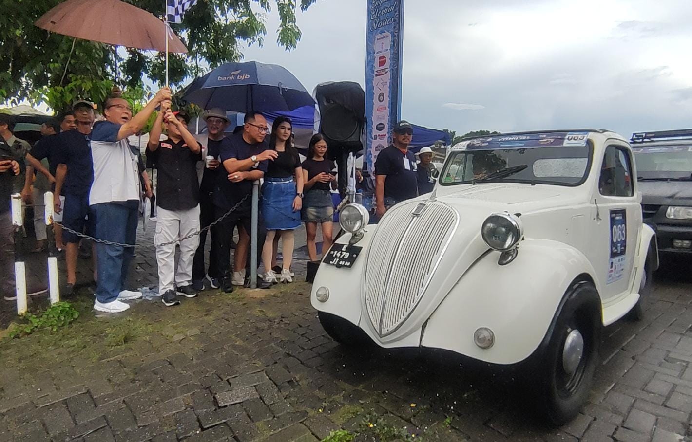 Dari Topolino 1937 hingga Pontiac, Ratusan Mobil Kuno 'Mejeng' di HUT PPMKI ke-46 di Semarang