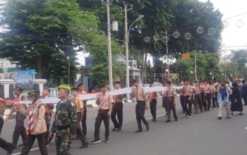 Kirab Merah Putih Sepanjang 1.945 Meter Warnai Peringatan Hari Pahlawan di Semarang