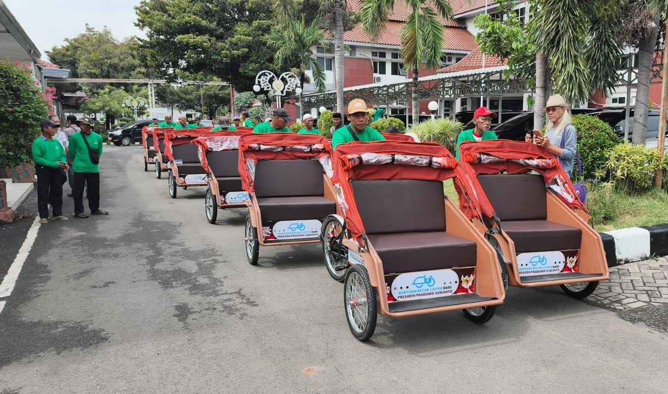 Warga Kendal Bahagia Dapat Becak Listrik dari Presiden Prabowo, Tak Perlu Gowes Lagi