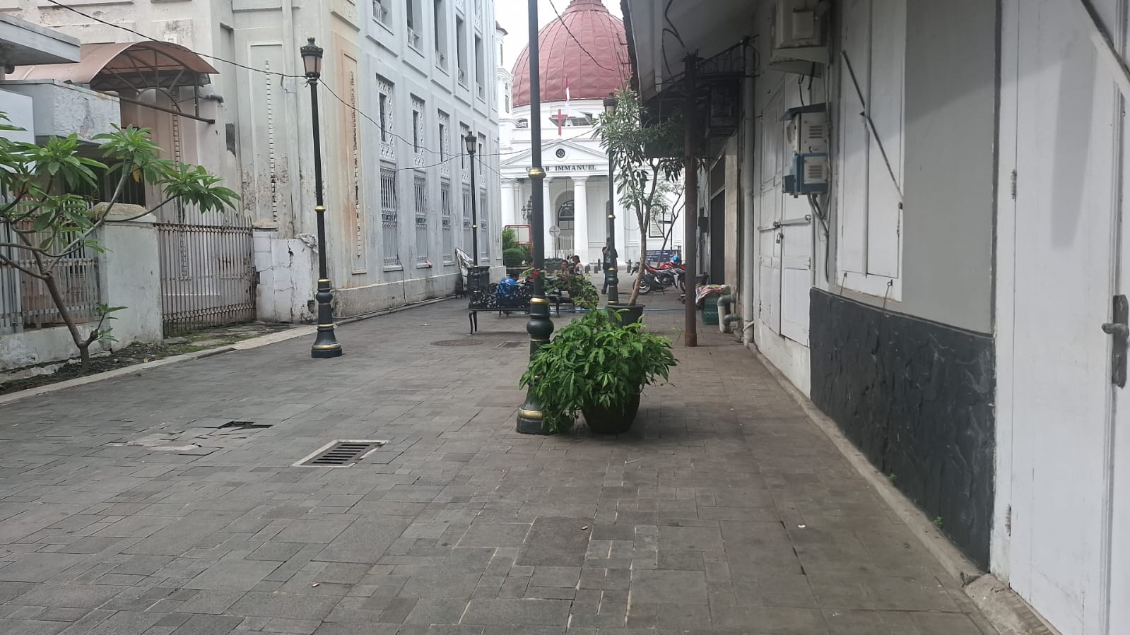 Upaya penertiban parkir liar di kawasan Kota Lama Semarang terus dilakukan Dinas Perhubungan (Dishub) Kota Semarang.