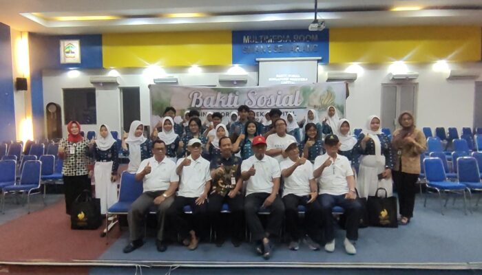 Puluhan Siswa di Semarang Terima Paket Alat Tulis dan Makanan Sehat dari Singapore Bhineka Capital