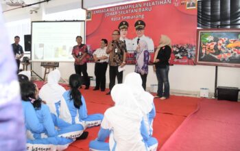 Dari Minyak Jelantah Jadi Lilin Aromaterapi: Pelajar Semarang Antusias Ikuti Pelatihan di Pasar Johar