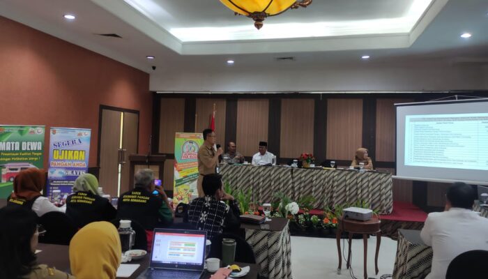 Jaga Kualitas Produk, Pemkot Beri Stiker Aman Pangan Pedagang dan UMKM di Semarang