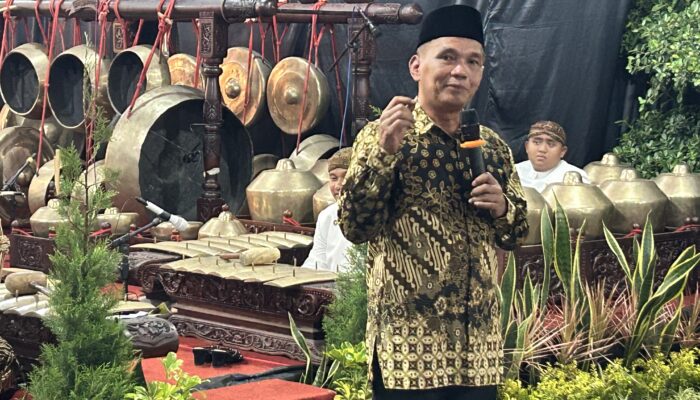 Ketua DPRD Jateng Sumanto Dinobatkan Sebagai Bapaknya Wayang Kabupaten Karanganyar