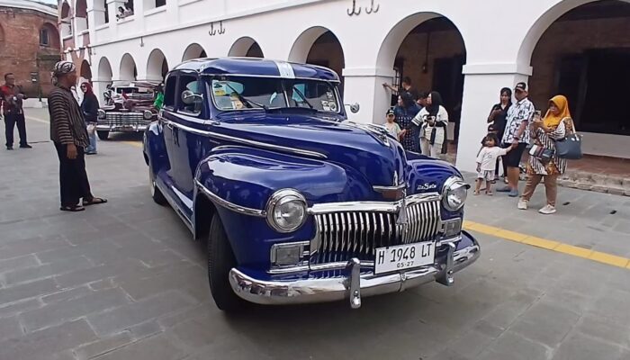 Tambah Nuansa Heritage, Mobil Antik Mejeng di Fort Willem I Ambarawa, Ada Bekas Presiden Soekarno!