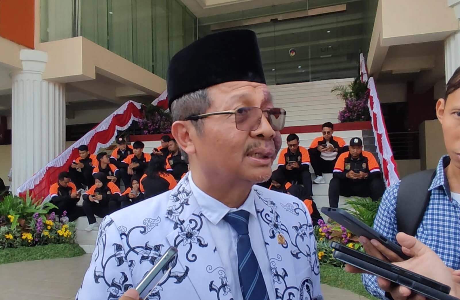 PGRI Enam Hari Sekolah