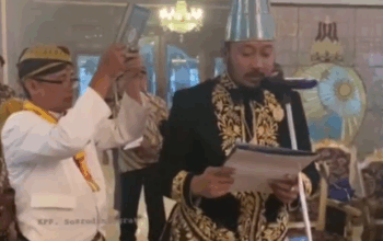 Penobatan Raja Keraton Surakarta ( Solo ) Susuhunan Pakubuwono XIV ( KGPH Hangabehi). (X/@Jateng_Twit)