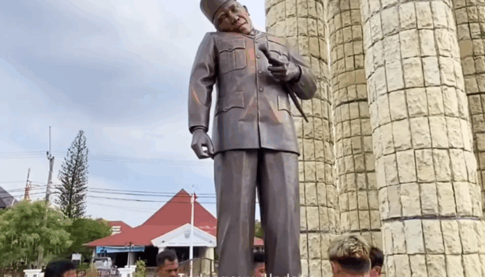 Kepala Patung Soekarno di Indramayu Miring, Ini Fakta-faktanya