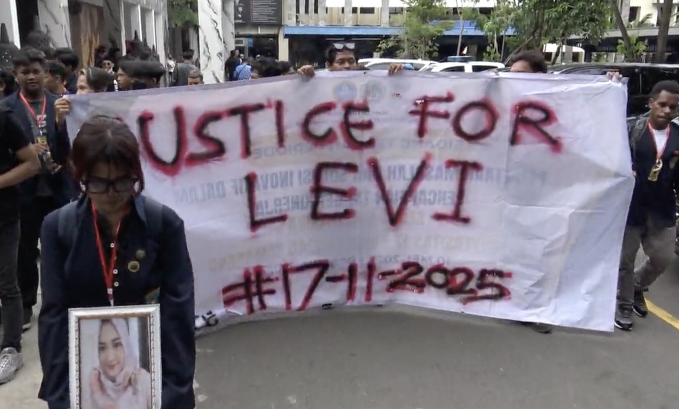 puluhan mahasiswa untag di mapolda jateng