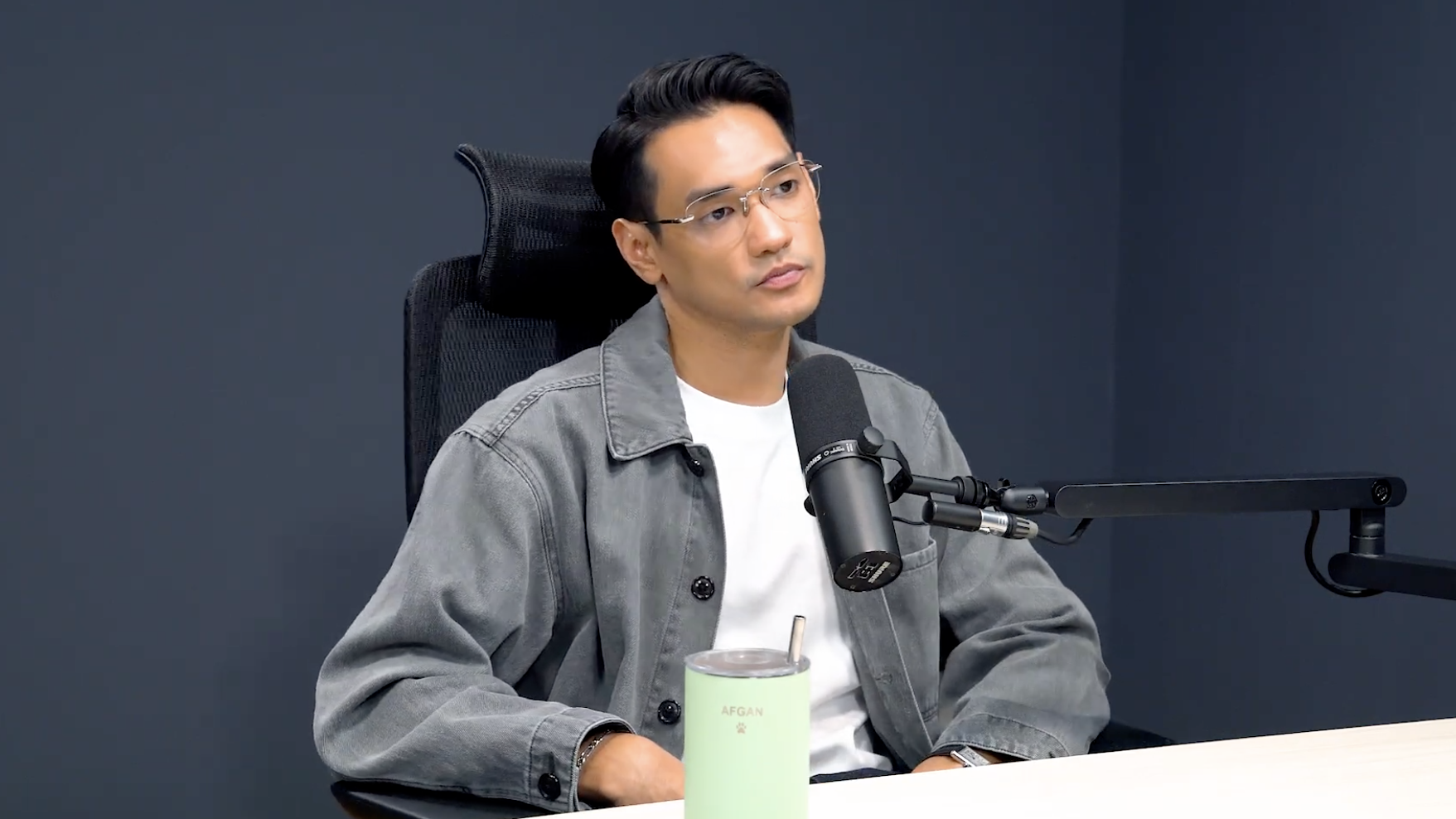 Afgan menjadi bintang tamu dalam podcast Raditya Dika, baru-baru ini. (YouTube/Raditya Dika)