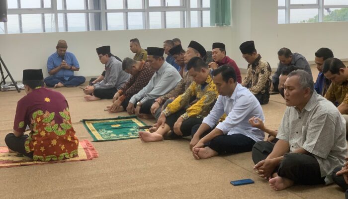 Gelar Sholat Ghaib, UIN Walisongo Berharap Sisa 1 Mahasiswa KKN Korban Hanyut Segera Ditemukan