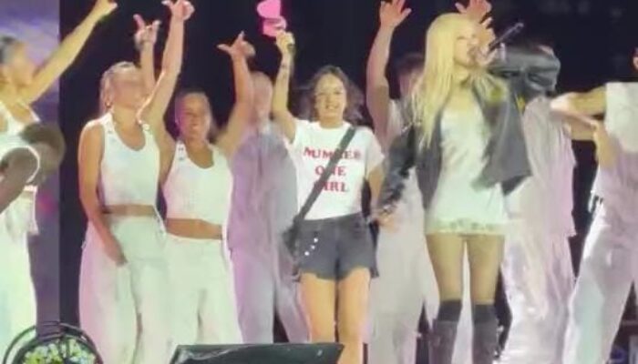 Viral Shylo Bocah Indonesia Naik Panggung Bareng Rose Blackpink: Gak Boleh Cuci Kaos, Mau Dipigura