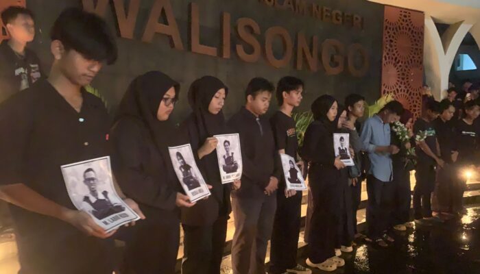 Ratusan Mahasiswa UIN Walisongo Gelar Aksi Solidaritas: Lilin, Doa, dan Tangis untuk Korban