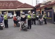 Petugas sedang menjaring puluhan warga Blora dalam Operasi Zebra 2025. (Bowo Pribadi/beritajateng.tv)