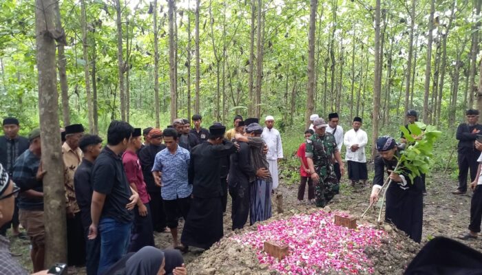 Sosok Sesepuh Adat Samin Blora Mbah Lasiyo Wafat di Usia 66 Tahun, Dimakamkan di Tengah Hutan Jati