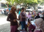 warga penerima blt kesra di kantor pos blora