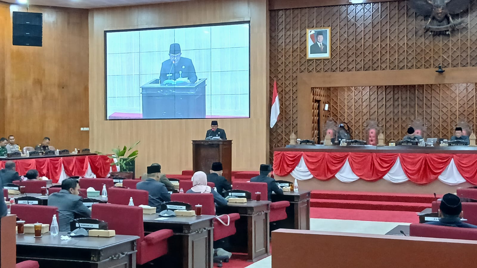 Rapat Paripurna DPRD Kabupaten Semarang, di gedung DPRD Kabupaten Semarang, Jumat 28 November 2025. (Bowo Pribadi/beritajateng.tv)