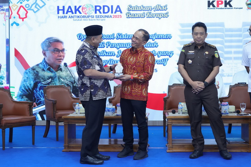 Ketua DPRD Jateng Sumanto