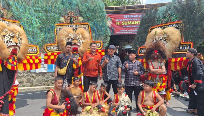 Ketua DPRD Jateng Sumanto Nanggap Reog dan Resmikan Pengaspalan Jalan Desa Dawung