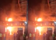 Kebakaran bangunan PT. Dua Kelinci di Pati, Jawa Tengah. (Instagram/@portalsemarang)